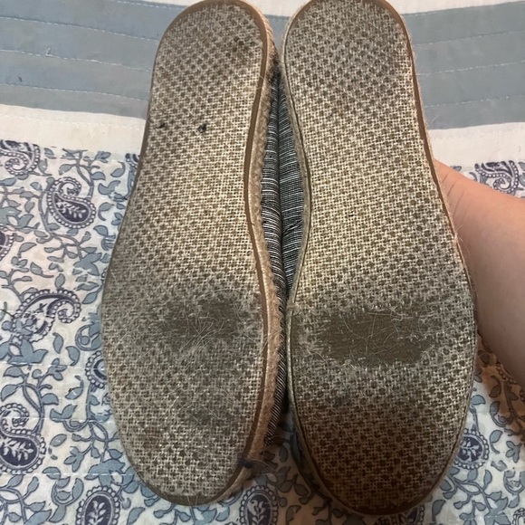 TOMS Women's Black Slip-On Shoes - Picture 2 of 3